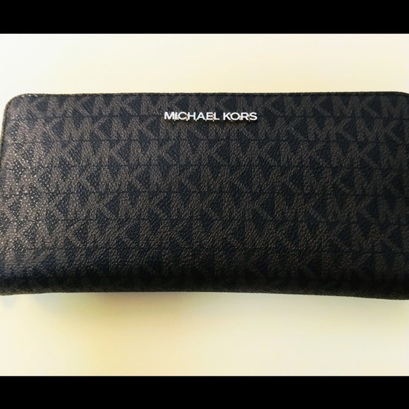 MICHAEL KORS Clutch Wallet - Picture 3 of 16